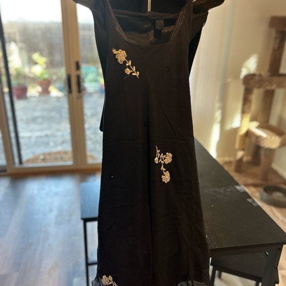 Gorgeous silk dress with embroidered flowers by Shelli Segal size 2 - Picture 2 of 4